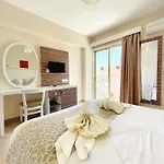 Antonis G. Apartmanhotel 3*