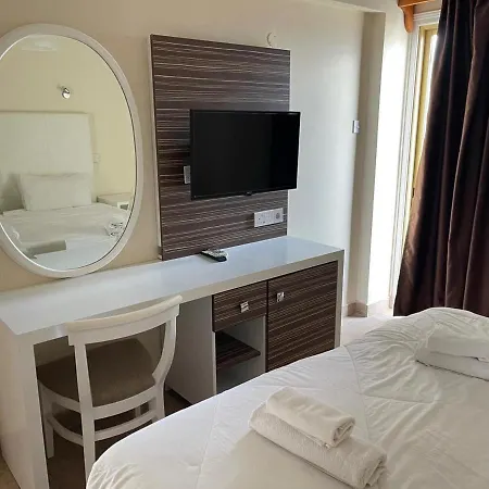 Antonis G. Aparthotel Oroklini
