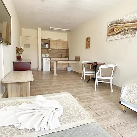 Hotel apartamentowy Antonis G. Oroklini