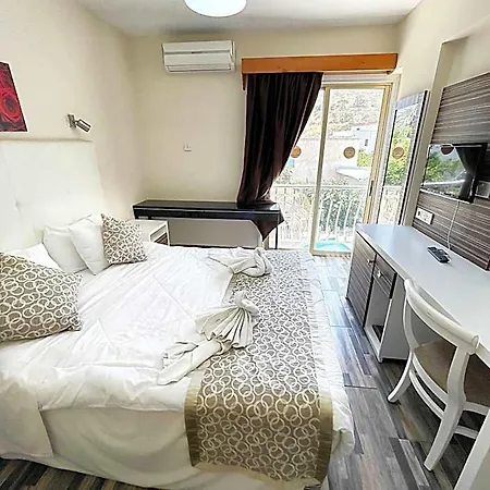 Antonis G. Apartmanhotel 3*